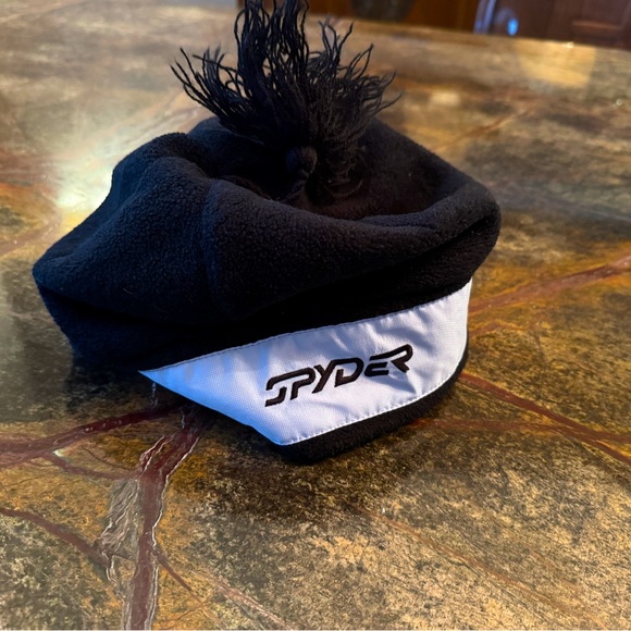 Women’s Spyder beret style beanie - Picture 1 of 3